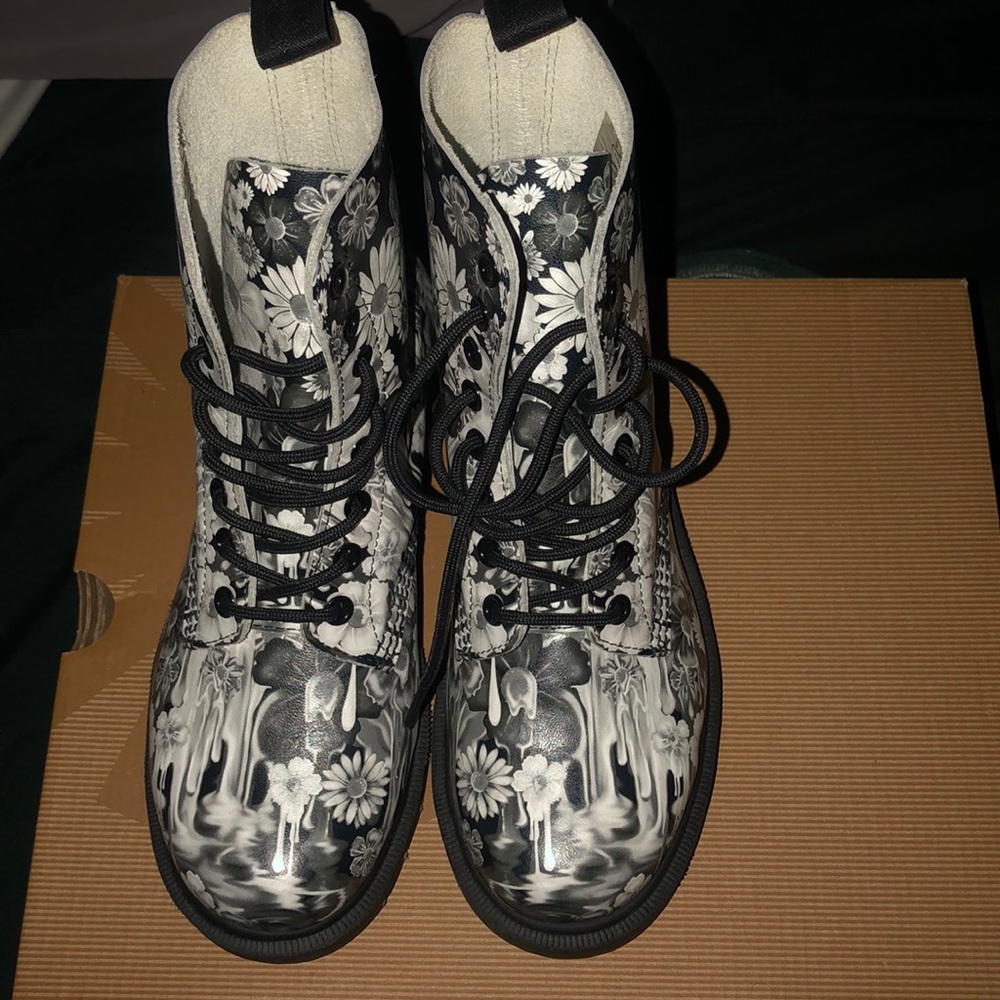 Limited Edition 1460 B&W Paintslick Backhand